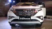 Tampak depan All new Daihatsu Terios nampak elegan dengan lapisan krom pada gril. (Herdi/Liputan6.com)