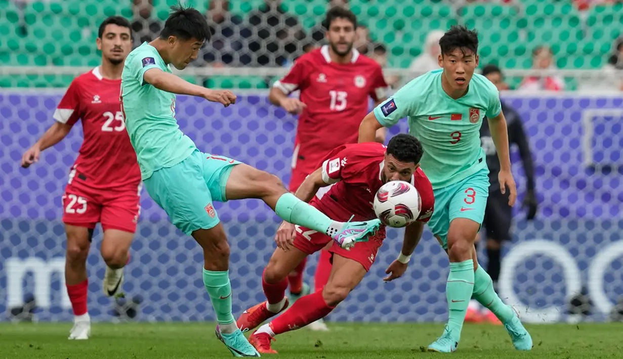 Hasil imbang ini membuat China tertahan di urutan kedua klasemen Grup A dengan 2 poin. Sementara Lebanon masih di posisi buncit dengan 1 poin. (AP Photo/Thanassis Stavrakis)