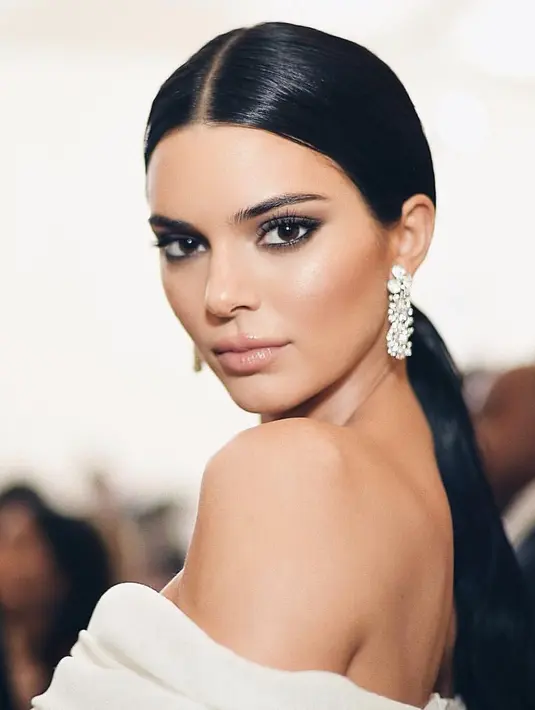 Yup, Kendall Jenner sediri memang lebih memilih untuk menyembunyikan kehidupan pribadinya dari mata publik. (instagram/kendalljenner)