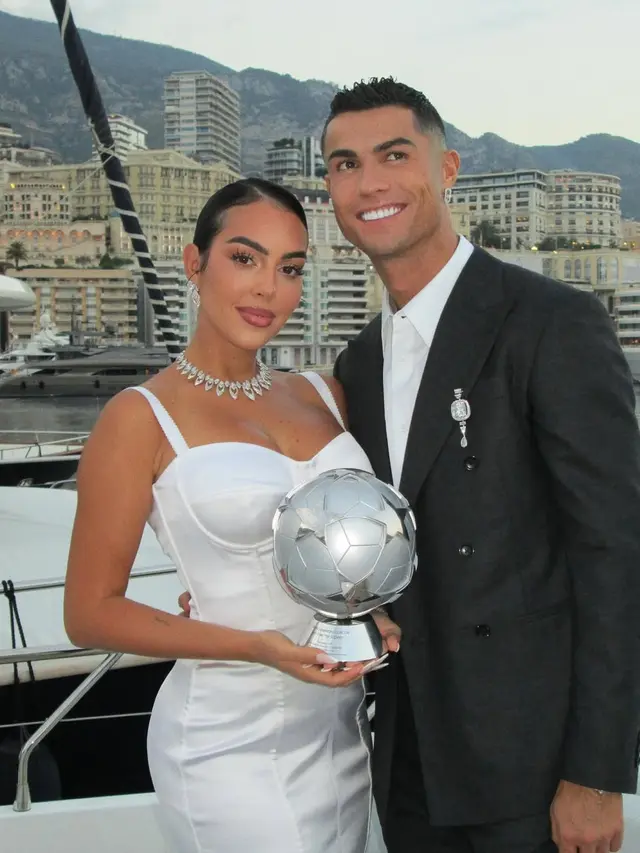 Cristiano Ronaldo and Georgina Rodríguez Officially Engaged After 8 Years!