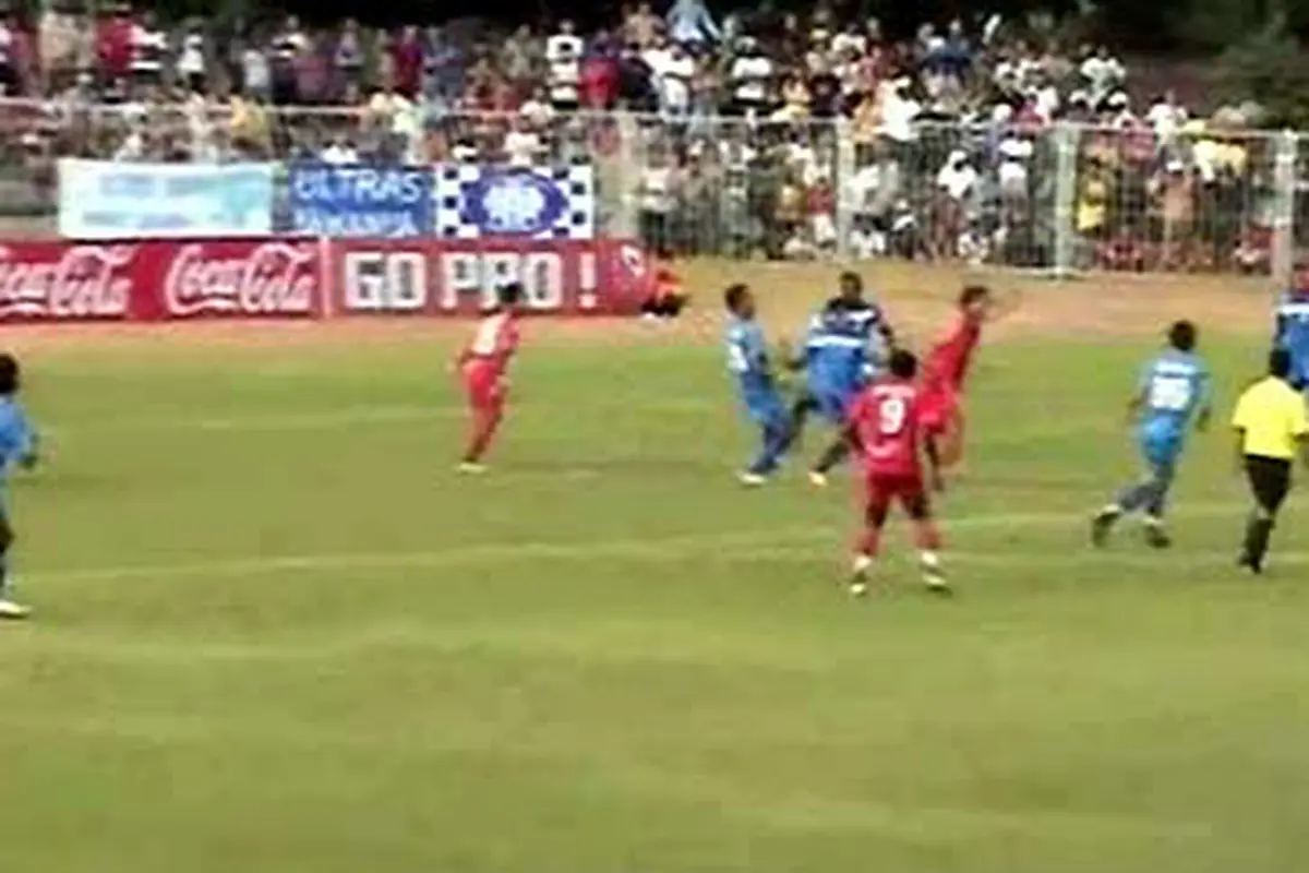 110418amanado-fc.jpg