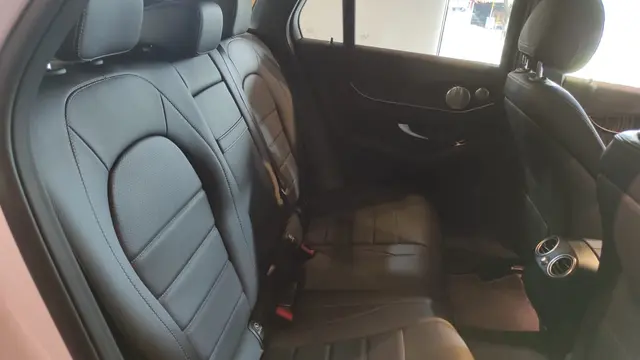 Interior kursi baris kedua Mercedes-Benz 200 AMG Line Night Edition (Arief A/Liputan6.com)
