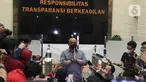 Kadiv Humas Polri Irjen Dedi Prasetyo memberikan keterangan terkait kabar penangkapan dan penahanan terhadap Irjen Ferdy Sambo di Mabes Polri, Jakarta Selatan, Sabtu (6/8/2022). Dedi Prasetyo membenarkan bahwa Irjen Ferdy Sambo dibawa ke Mako Brimob, Kelapa Dua, Depok, Sabtu malam lantaran diduga melanggar prosedur dalam penanganan kasus kematian Brigadir Nofriansyah Yosua Hutabarat alias Brigadir J. (Liputan6.com/Herman Zakharia)