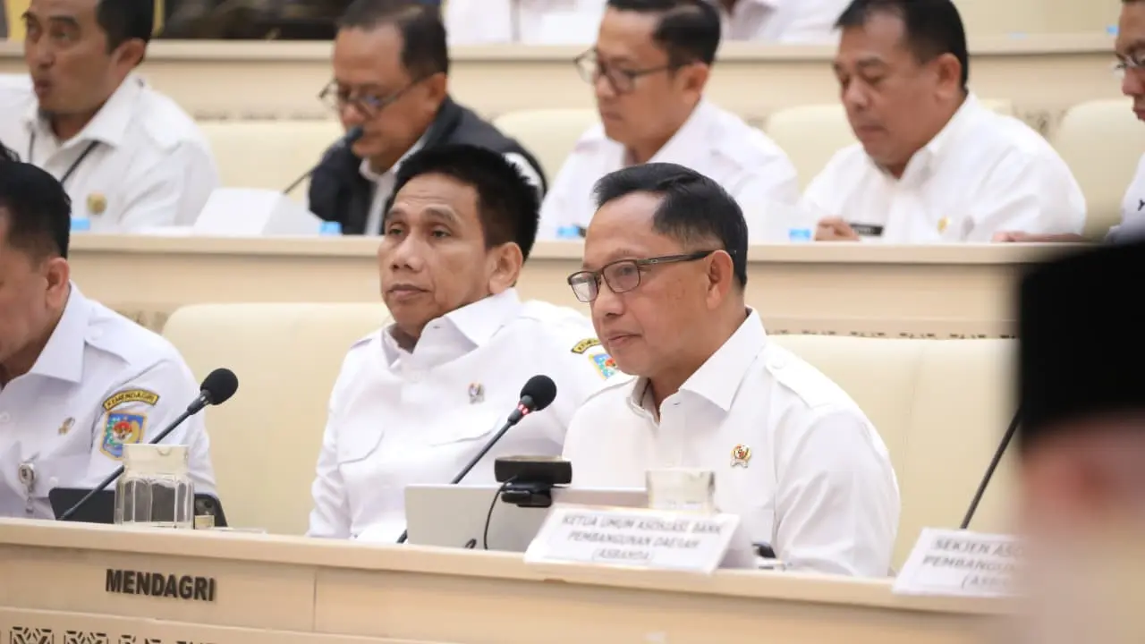 Rapat Bareng DPR, Mendagri Paparkan Langkah Strategis Perkuat BUMD