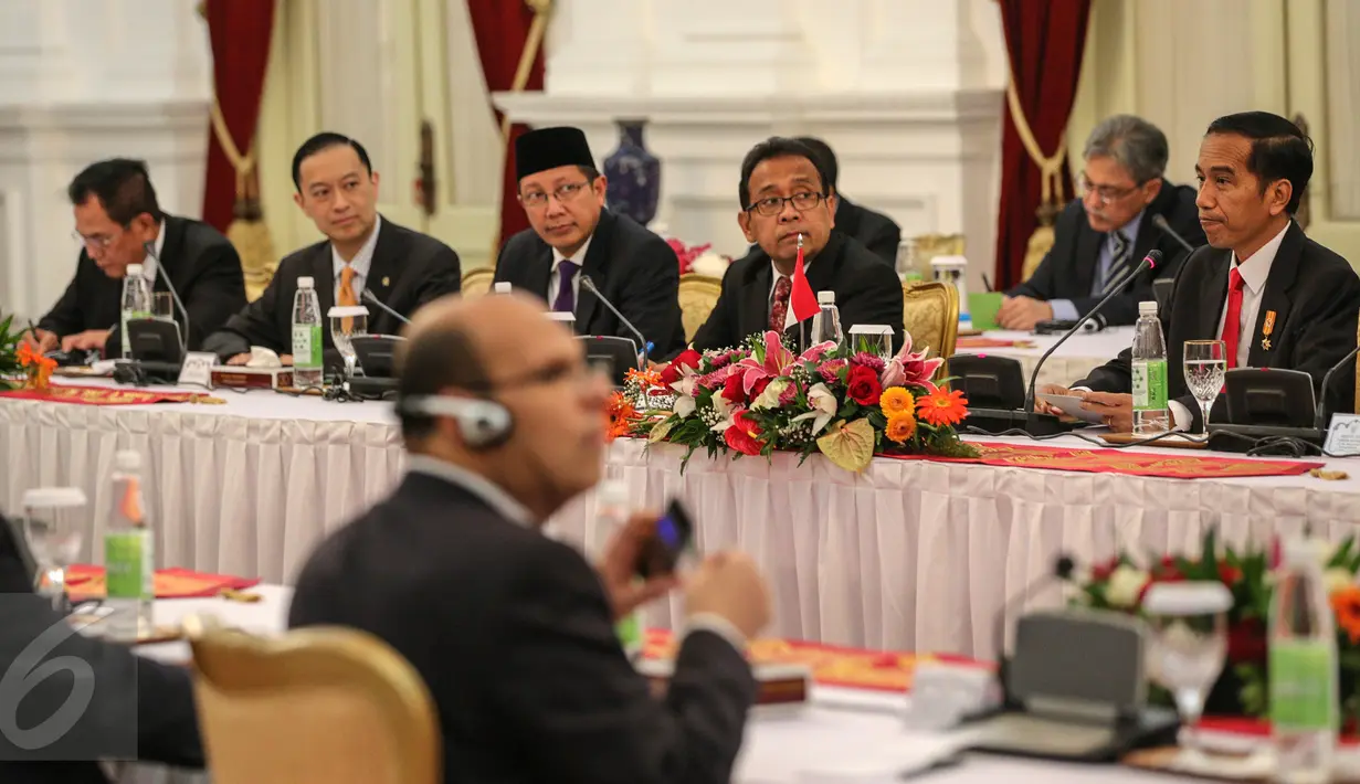 Presiden Jokowi saat rapat dengan Presiden Mesir Abdel Fattah Al Sisi di Istana Merdeka, Jakarta, Jumat (4/9/2015). Rapat tersebut membahas kerjasama ekonomi antara Mesir dengan indonesia. (Liputan6.com/Faizal Fanani)