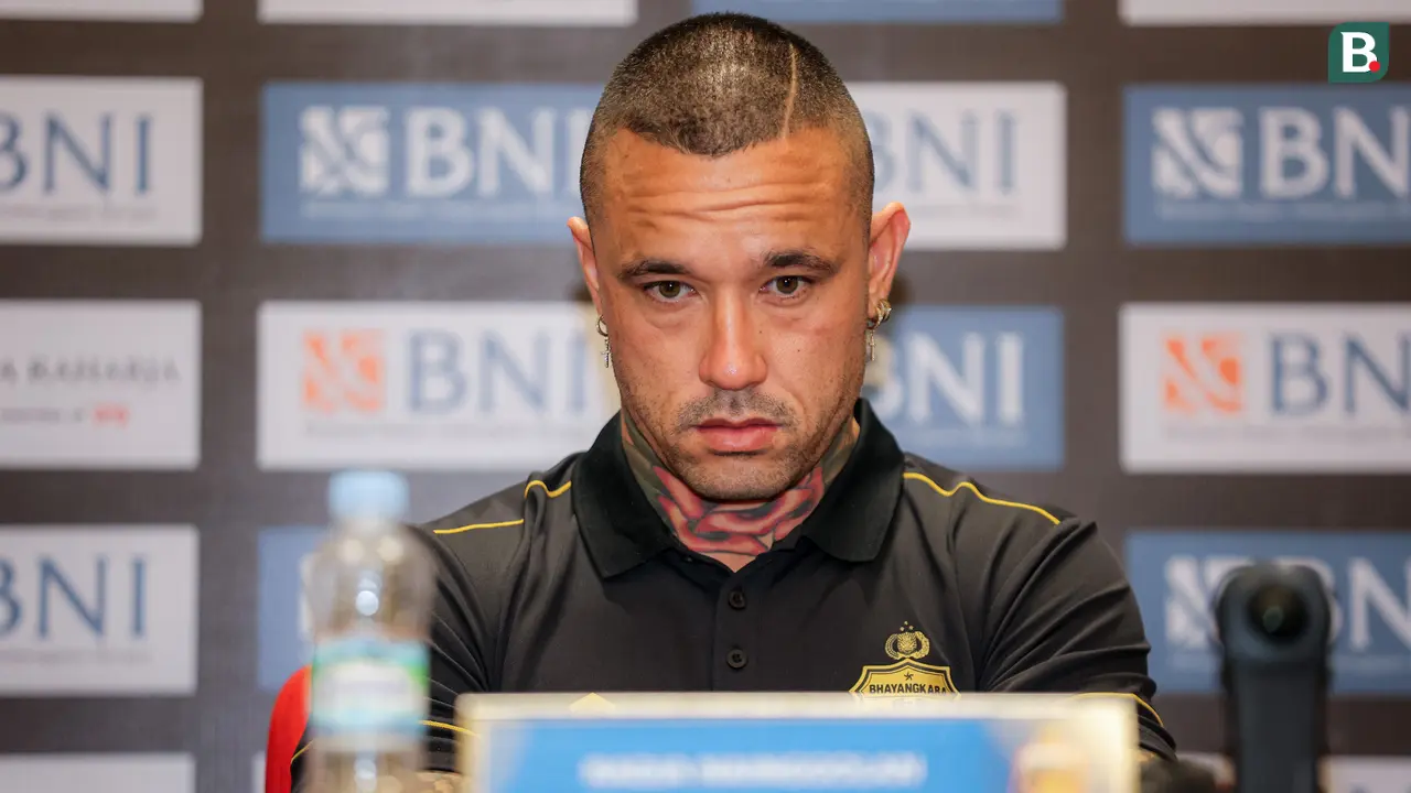 Foto: Direkrut dengan Harga Fantastis, Radja Nainggolan Resmi Dikenalkan Bhayangkara FC untuk Putaran Kedua BRI Liga 1 2023/2024