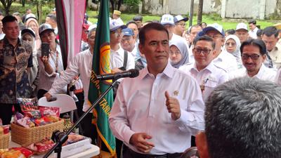 Lantik Pejabat Baru, Mentan Amran Singgung soal Korupsi dan 'Main Proyek'