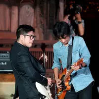 Six String (Andy Masela/bintang.com)