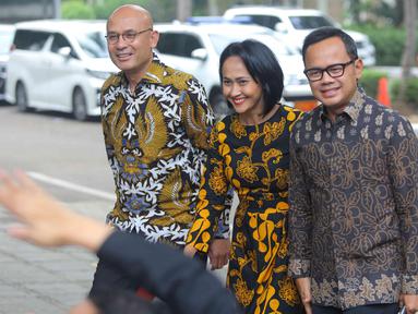 Tampak dalam foto Duta Besar Indonesia untuk PBB di New York Arrmanatha Nasir, Politikus Partai Golkar Christina Aryani, dan Ketua DPP Partai Amanat Nasional (PAN) Bima Arya (kiri ke kanan) setibanya di kediaman Presiden terpilih Prabowo Subianto di Jalan Kertanegara, Jakarta Selatan, Selasa (15/10/2024). (Liputan6.com/Angga Yuniar)