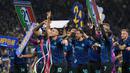 Tambahan tiga poin Inter Milan membuat mereka tak terkejar dalam tiga laga tersisa. Jarak antara Inter dengan Napoli terpaut 12 poin di klasemen. (AP Photo/Luca Bruno)
