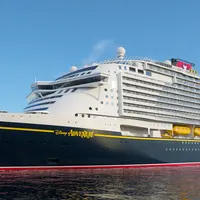 Disney Cruise Line umumkan pertunjukan kembang api bertema The Lion King yang Menampilkan bintang dunia, Shah Rukh Khan.