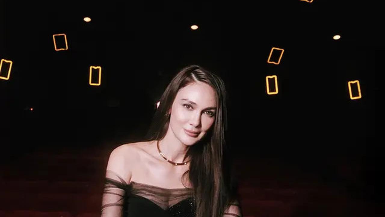 6 Pesona Luna Maya Tampil dengan Gaya Rambut Baru di Gala Premiere Jalan Pulang