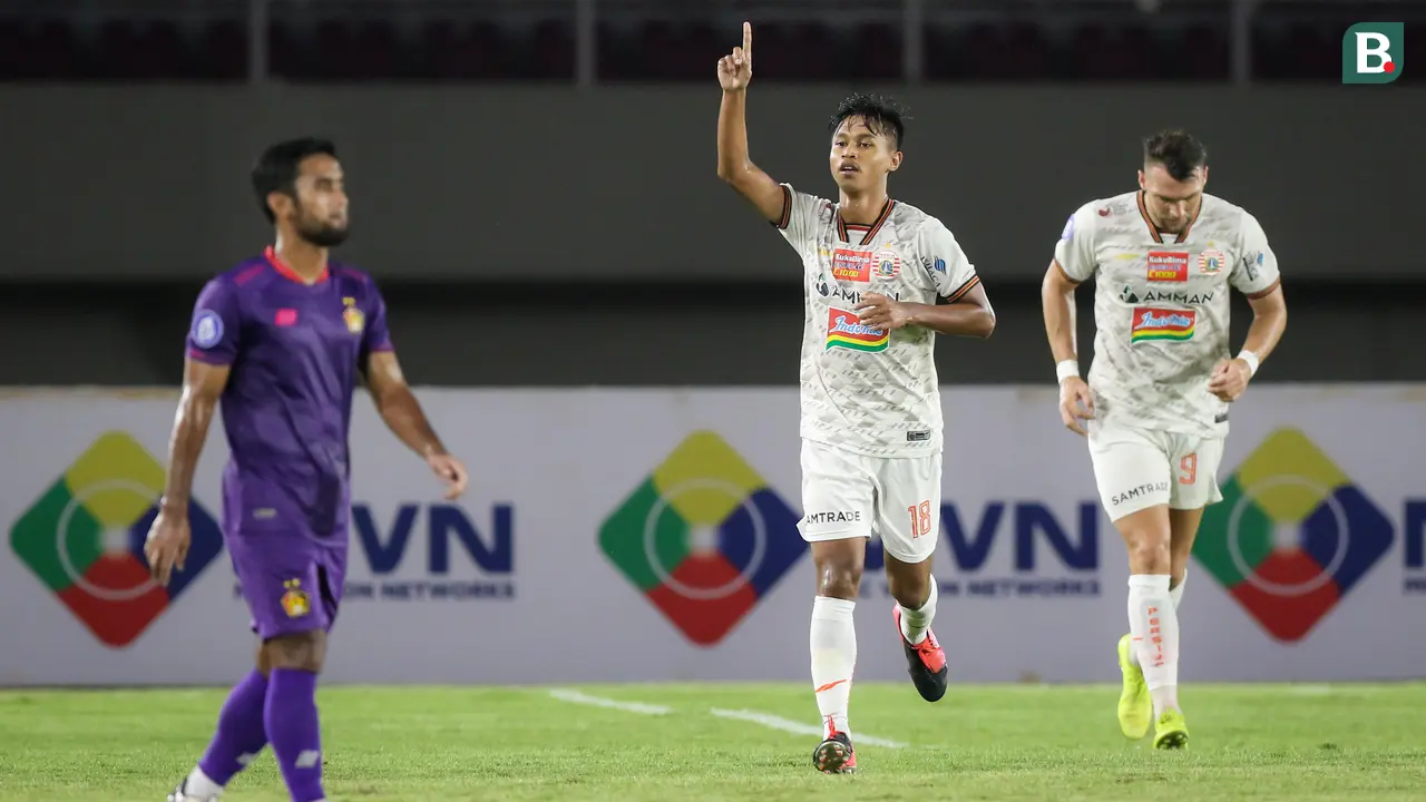 Winger Persija Jakarta, Alfriyanto Nico mencetak gol ke gawang Persik Kediri.