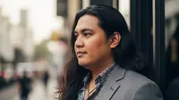 7 Model Rambut Panjang Pria Gemuk yang Stylish, Bantu Tampil Percaya Diri
