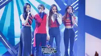 f(x) yang kini hanya tinggal empat personel--Victoria, Luna, Krystal dan Amber--setelah Sulli hengkang, belum lama ini.