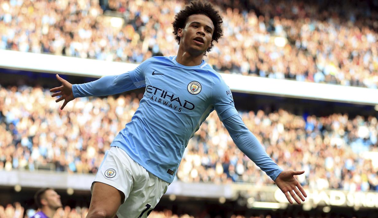Pemain Manchester City, Leroy Sane merayakan golnya ke gawang Stoke City pada lanjutan Premier League di Etihad Stadium, Manchester, (14/10/2017). City menang 7-2. (Mike Egerton/PA via AP)