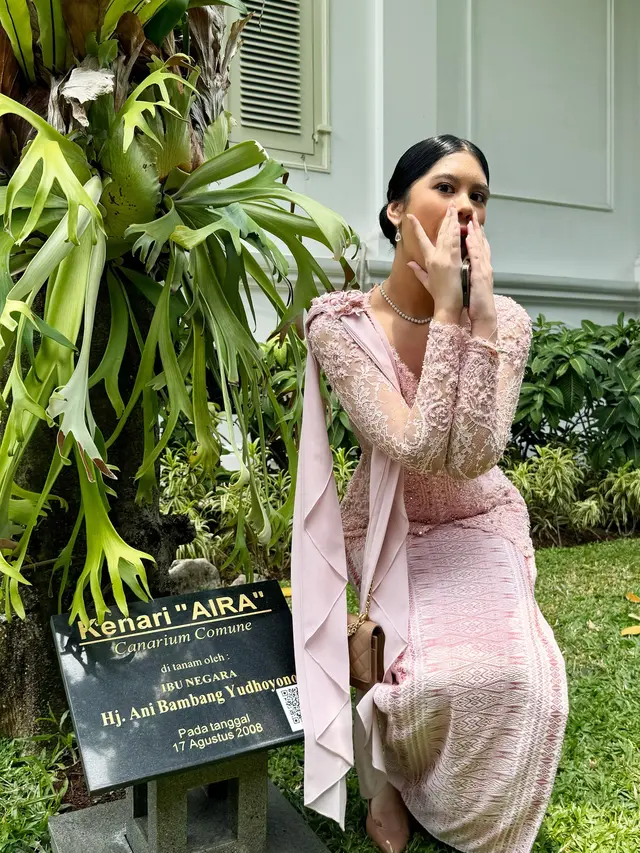 6 Potret Almira Yudhoyono Tengok Pohon 'Kenari Aira' di Istana Negara, Ditanam Ani Yudhoyono