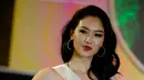 Kontestan asal China, Li Zhen Ying b berpose saat mengikuti sesi bikini dalam Miss Universe 2016 di Cebu, Filipina (17/1). (AFP Photo/Noel Celis)