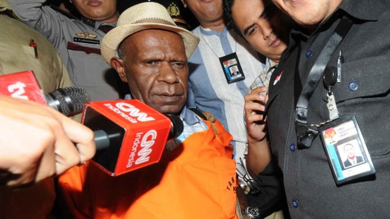 2 Tersangka lainnya, penyuap Dewie Yasin berseragam tahanan KPK