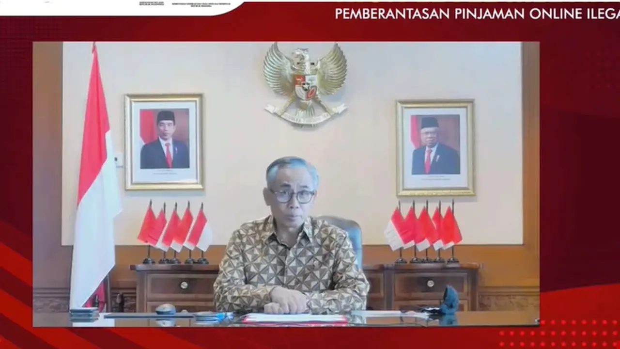 Ketua DK OJK Wimboh Santoso dalam penandatanganan Pernyataan Bersama dalam rangka Pemberantasan Pinjaman Online Ilegal.