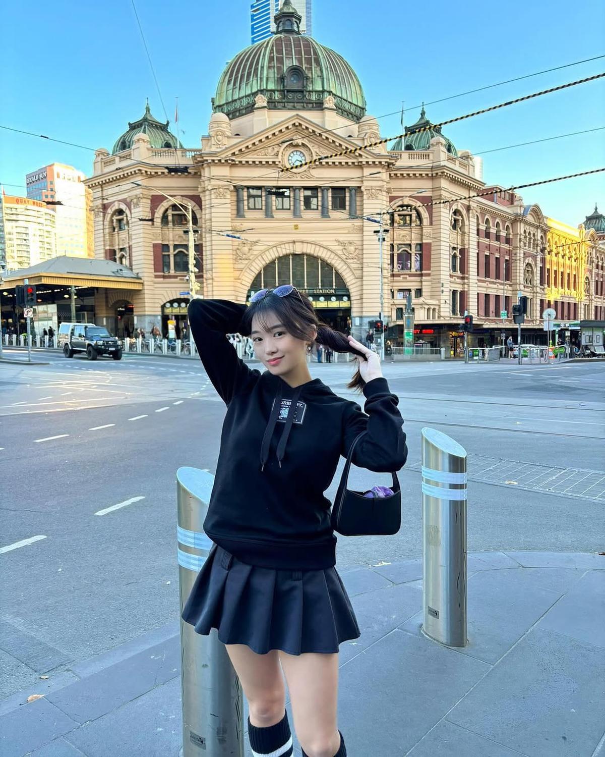 Potret Livy Renata dengan Outfit Casual, Dari Pakai Hoodie hingga Tanktop