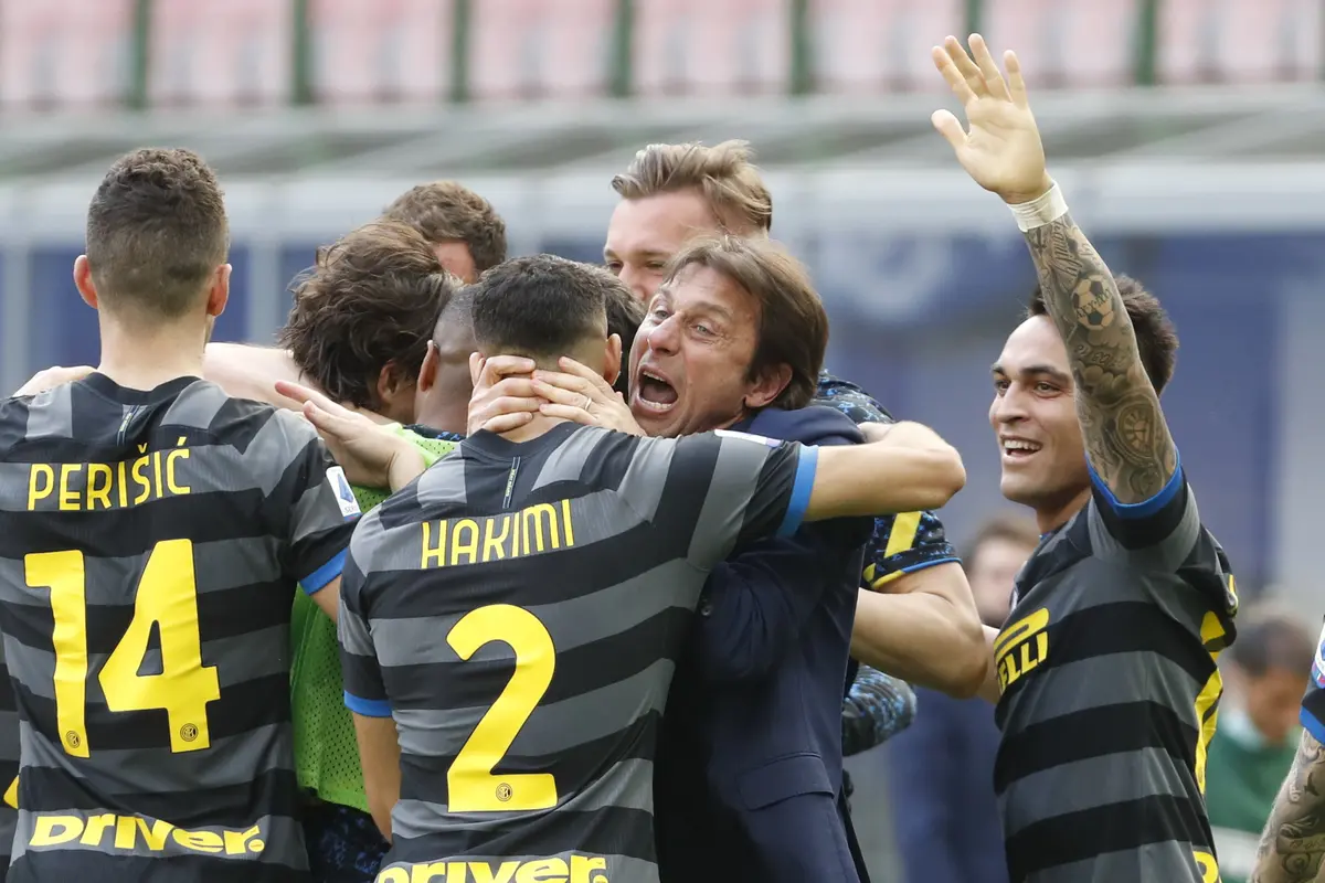 FOTO: Menang 1-0 atas Verona, Inter Kian Dekat Menuju Scudetto - Antonio Conte; Tim Inter Milan