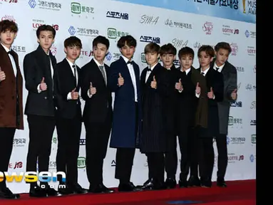 Boy band ternama, EXO saat berpose di red carpet Seoul Music Awards 2015, Korea, Kamis (22/1/2015). (mwave.interest.me)
