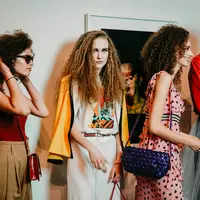 Trendsetter kecantikan dengan tren beauty (Photo by Keren Perez on Unsplash)