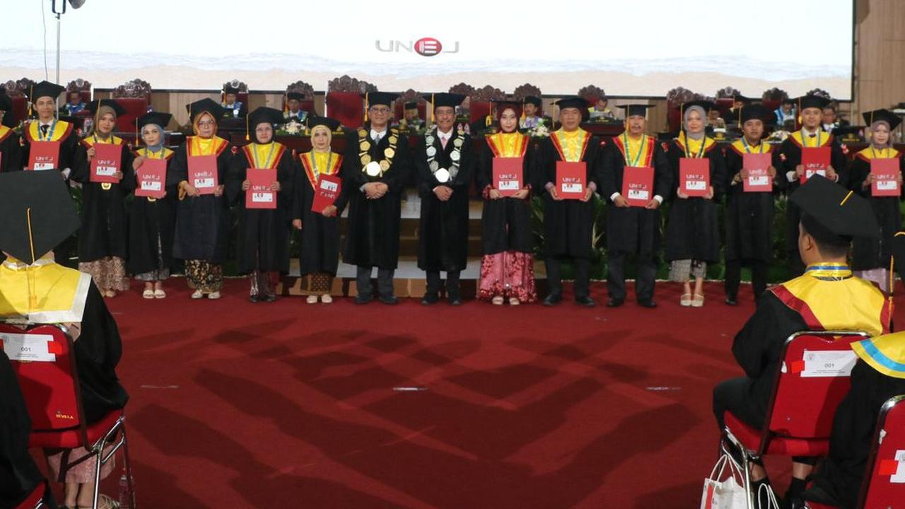 anak petani sederhana lulus sarjana