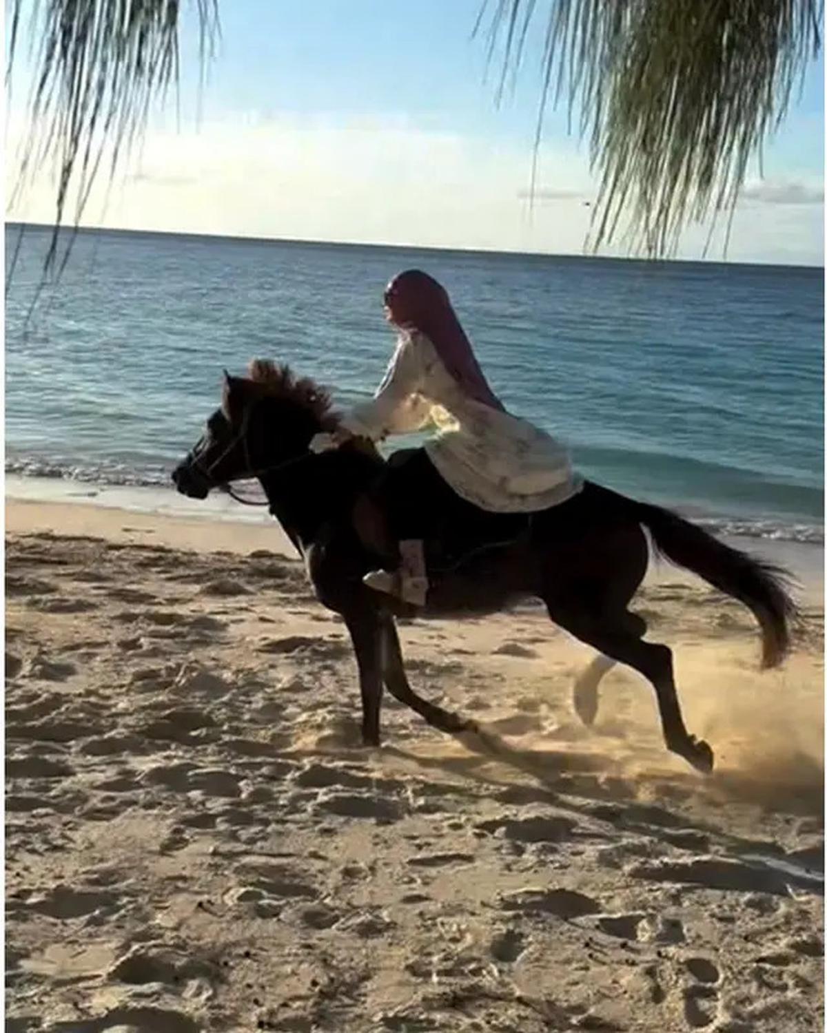 7 Potret Ria Ricis dan Moana Liburan Lebaran di Bali dan Sumba, Nikmati Keindahan Alam