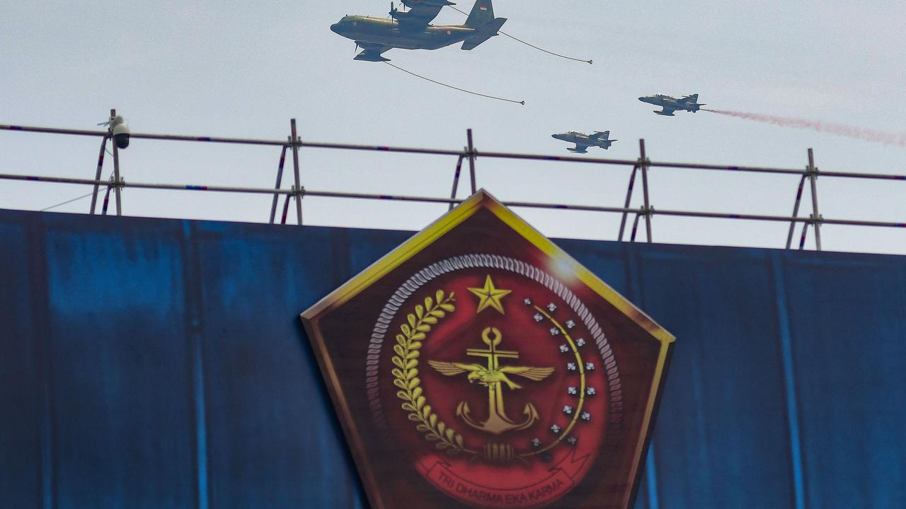 FOTO: Ribuan Warga Padati Monas Saksikan Kemegahan Parade HUT ke-80 TNI