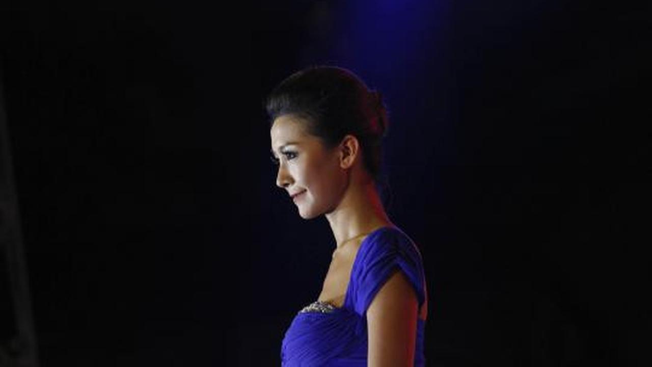 Model cantik ikuti ajang Miss Christmas di Yangon