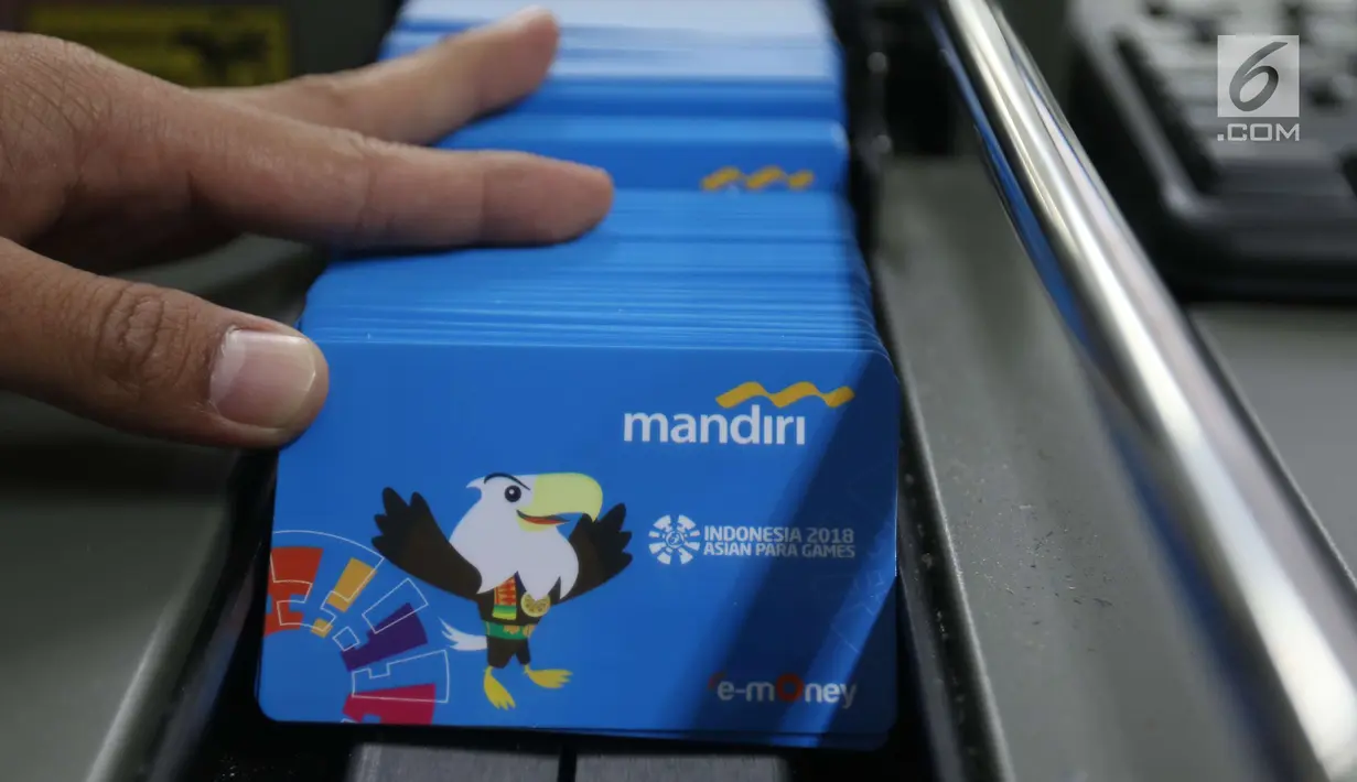 Proses pencetakan e-Money edisi Asian Para Games 2018 di unit produksi kartu, Jakarta, Rabu (3/10). Dibuatnya e-Money ini sebagai bentuk dukungan pada atlet-atlet disabilitas dari 43 negara yang akan berlaga 6-13 Oktober. (Liputan6.com/Angga Yuniar)