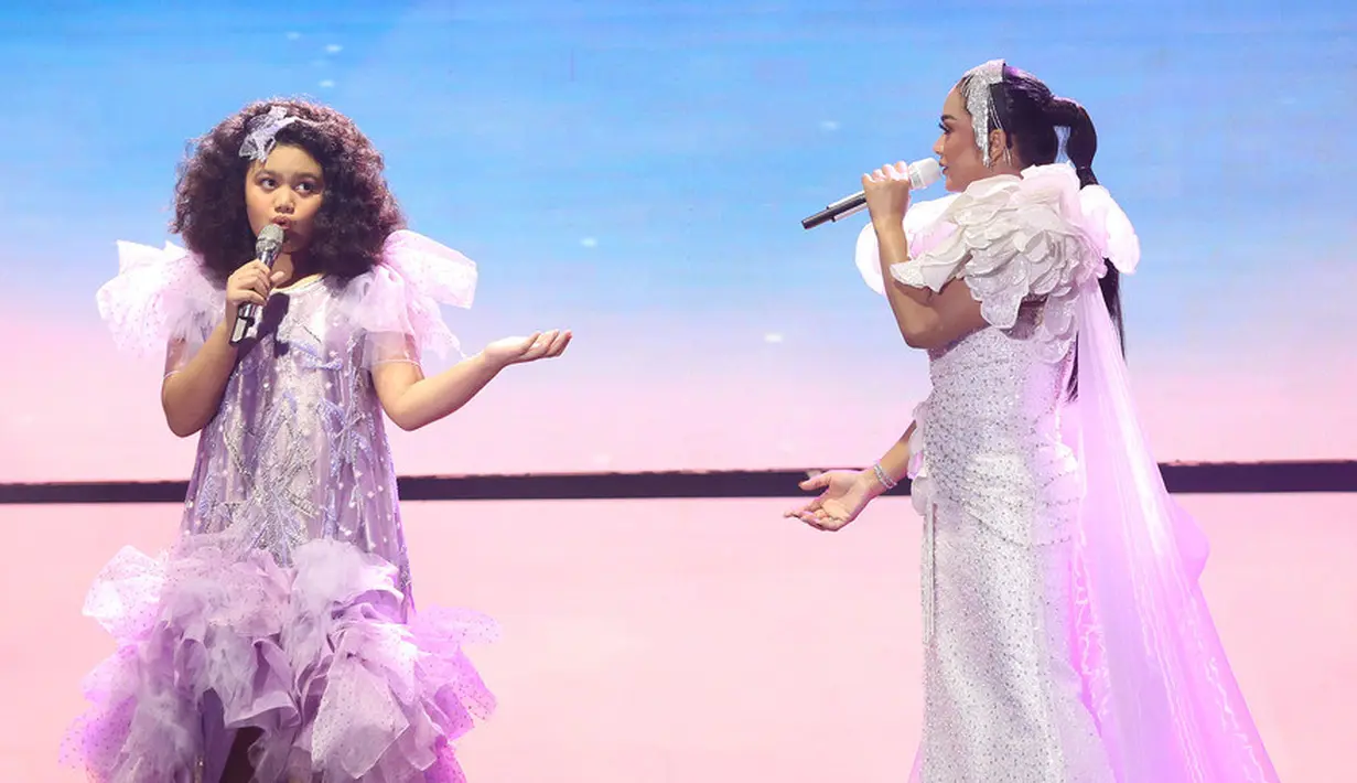 <p>Krisdayanti dan Amora Lemos (Budy Santoso/KapanLagi.com)</p>