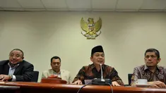 Fraksi PKS menggelar jumpa pers  terkait kenaikan harga BBM di Gedung DPR, Jakarta, Selasa (18/11/2014). (Liputan6.com/Andrian M Tunay)