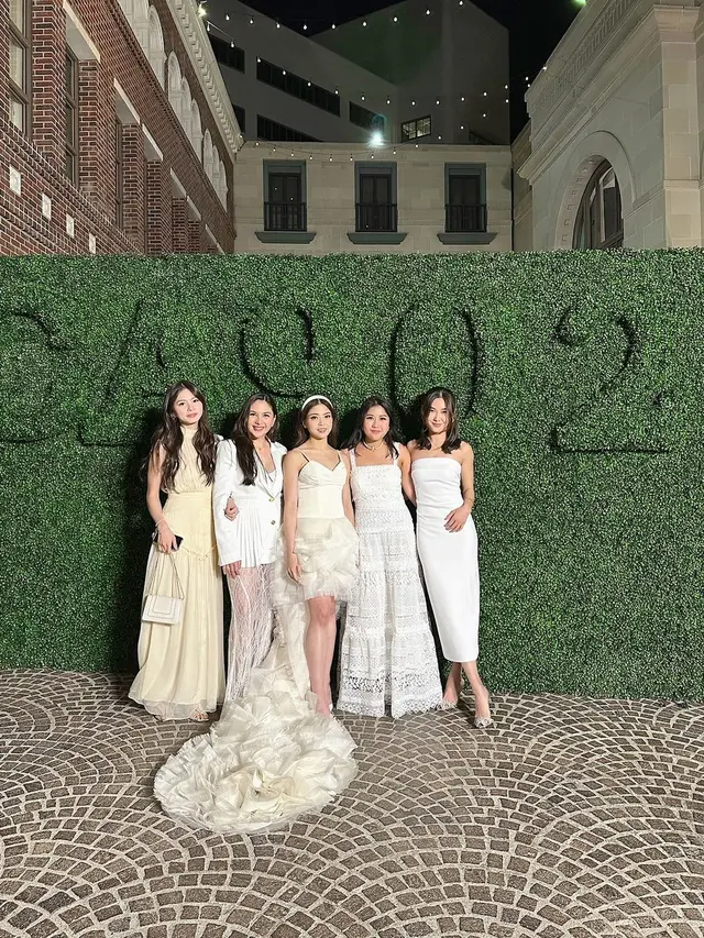 5 Gaya Glamor Keluarga Kecil Jessica Mila Hadiri Pernikahan Anak Hary Tanoesoedibjo di Amerika