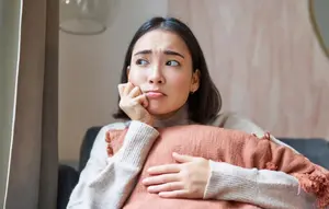 Tanda Kamu Terlalu Sering Memikirkan Pendapat Orang Lain, dari Kecemasan hingga Kehilangan Jati Diri
