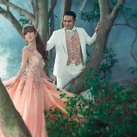 Seperti diketahui, Gilang Dirgahari melamar kekasihnya bertepatan dengan usianya yang ke-27 tahun. 17 Agustus silam Gilang resmi melamar Adiez di kediaman mempelai perempuan. (dok. Instagram/gilangdirga)