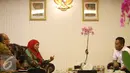 Khofifah Indar Parawansa saat melakukan pertemuan di ruang kerja Kemensos, Jakarta, Selasa (31/1). Audiensi tersebut terkait perkembangan isis dan paham radikal yang kian banyak di Indonesia. (Liputan6.com/Helmi Affandi)