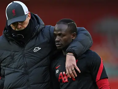 Bintang Liverpool, Sadio Mane semakin dekat dengan pintu keluar The Reds untuk bergabung dengan raksasa Liga Jerman Bayern Munchen. Meski beralasan ingin mencari tantangan baru, namun Sadio Mane patut waspada dengan keputusannya tersebut. Tujuh pemain berikut bisa menjadi pertimbangan. Karier mereka justru meredup alias flop usai berpisah dengan Jurgen Klopp. (AFP/Pool/Laurence Griffiths)