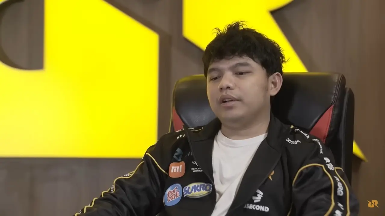 Eks pelatih RRQ Hoshi Adi Syofian Asyauri alias Acil (YouTube Team RRQ)