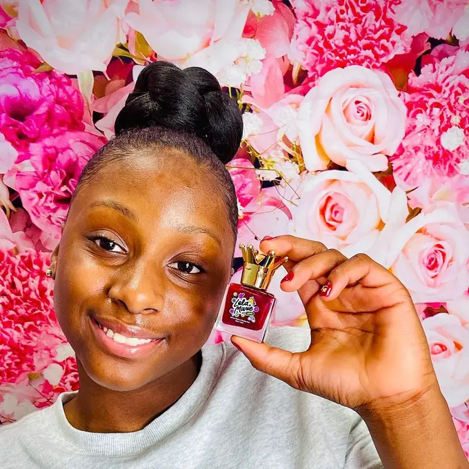 Dibully Akibat Penyakit Langka, Gadis Ini Sukses dengan Koleksi Cat Kuku Sendiri