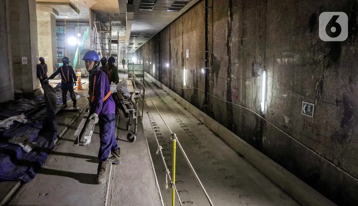 Terakhir, akan ada penyelesaian pekerjaan arsitektural di gardu induk (RSS) Stasiun Monas, pekerjaan instalasi dinding bata ringan, finishing serta pengecatan stasiun, serta pemasangan rangka Aluminium Composite Panel dan rangka pendukung langit-langit stasiun. (Liputan6.com/Angga Yuniar)