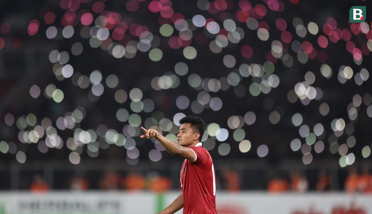 <p>Pemain Timnas Indonesia, Asnawi Mangkualam saat menghadapi Thailand dalam laga matchday ketiga Grup A Piala AFF 2022 di Stadion Utama Gelora Bung Karno, Senayan, Jakarta, Kamis (29/12/2022) sore WIB. (Bola.com/Bagaskara Lazuardi)</p>