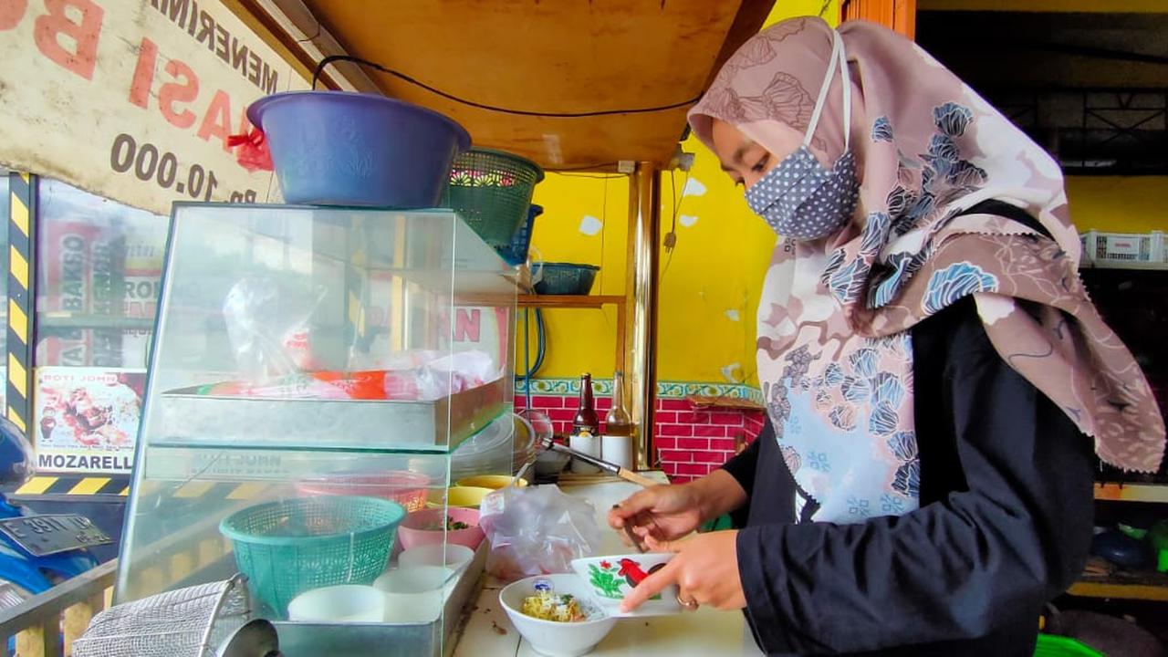 Kedai bakso di Cirebon. (Foto: Liputan6.com/Panji Prayitno)