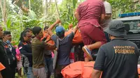 Polisi Bongkar Makam Korban Wowon Cs di Garut, Kondisi Jenazah Masih Utuh