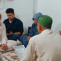 Nathalie Holscher mengungkapkan rasa bahagianya melalui akun instagramnya. Mantan suami Sule itu sangat berbahagia karena dua adiknya memutuskan mualaf. Dengan begitu, Nathalie lebaran tidak sendiri lagi. [Instagram/nathalieholscher]