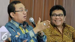 Waketum Partai Golkar hasil Munas Riau, Priyo Budi Santoso (kiri) saat menjadi pembicara saat Diskusi di Gedung Nusantara III DPR, Jakarta, Kamis (25/2). Diskusi ini mengangkat tema "Lika Liku Menuju Beringin 1". (Liputan6.com/Johan Tallo)