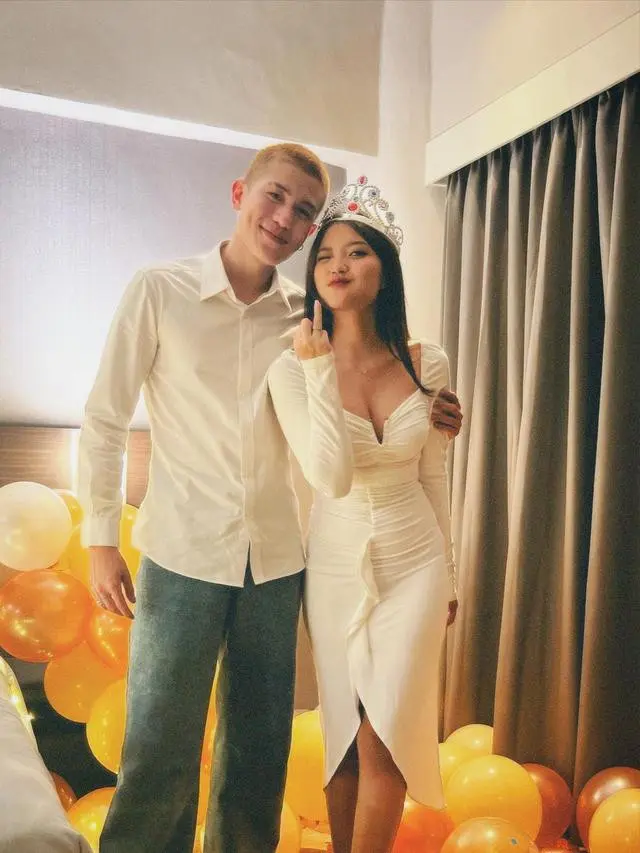 Julian Jacob Umumkan Kelahiran Anak Pertama Usai 5 Bulan Nikah, Ini 6 Potret Mesranya dengan Istri