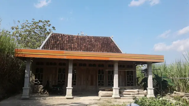 Model Rumah Adat Jawa Tengah